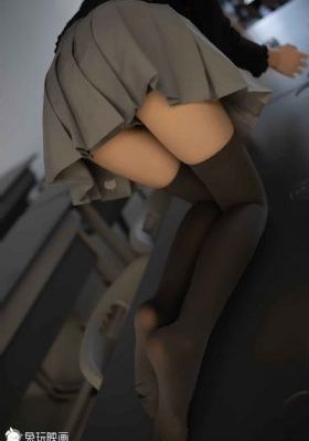 他揉捏她两乳不停呻吟a视频