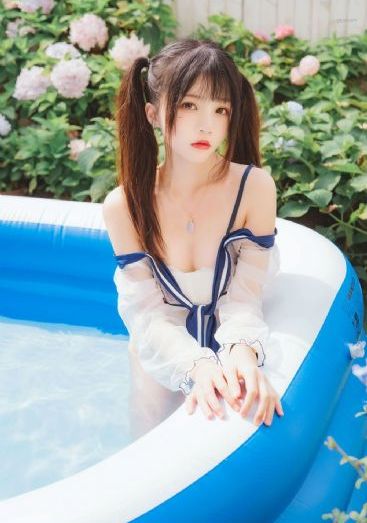 《不扣钮的女孩》