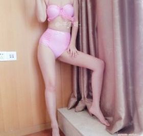 他扯开我的奶罩一摸就流水